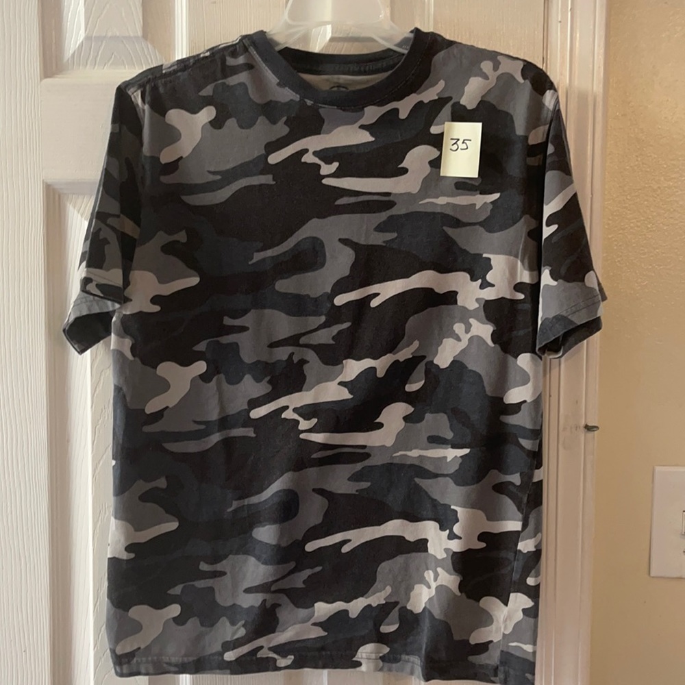 Tee shirt.